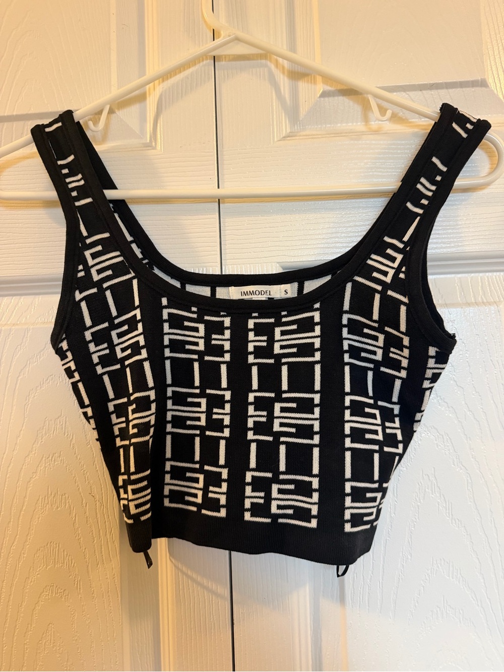 IMMOBEL Black & White Geometric Crop Tank